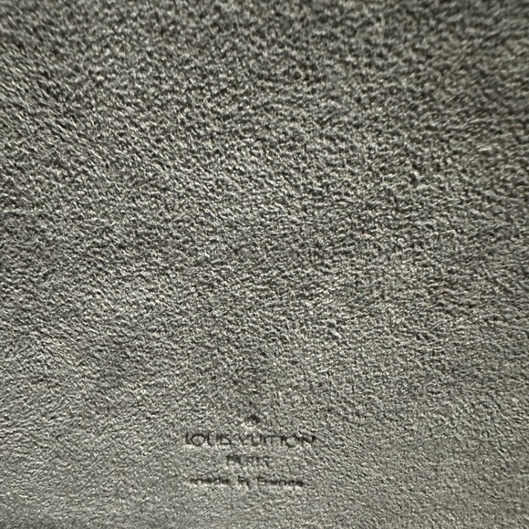 Louis Vuitton Black Epi Leather Noir
Cannes Vanity Case. Like New! 🔥 - Picture 5 of 16